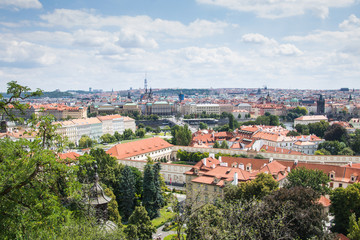 Fototapeta na wymiar Aussicht von der Prager Burg auf die Altstadt in Sommer in Prag, Tschechische Republik