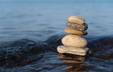 Fototapeta na wymiar Stone balancing