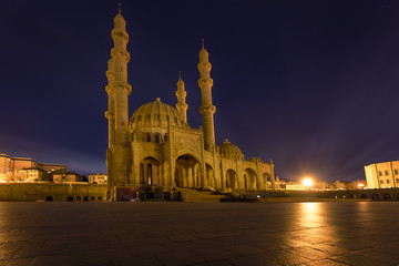 Fototapeta na wymiar Heydar Mosque