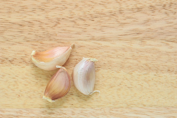 garlic vegetable ingredient food top view on wood background