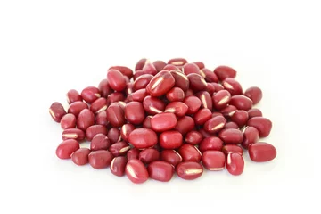 Foto op Canvas red bean seed pile vegetable nature on white background © angintaravichian