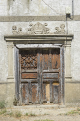 Fototapeta na wymiar old wooden doors, ancient architecture inside Zamora, Spain, stone houses