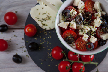 Ensalada de mozzarella con orégano 