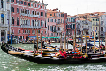 Obraz premium VENICE, ITALY: The gondolier floats in the Venetian lagoon.