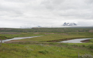 Fluss-Landschaft im Nord-Osten Islands