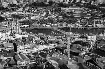 Dźwig nad miastem, Lizbona, Portugalia.  © Aneta