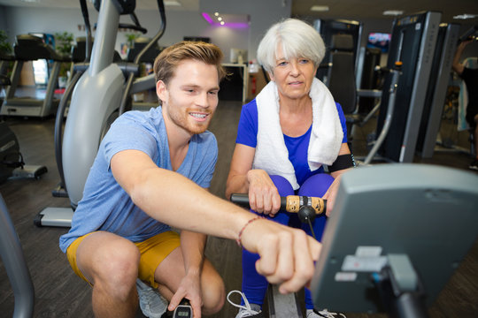 coach and lady in the gym