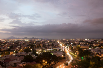 Ciudad casi de noche 