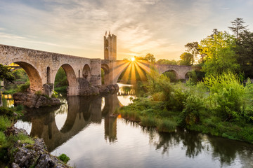 The Medieval bridge of the Besalu (Catalonia, Spain) - obrazy, fototapety, plakaty