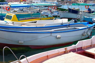 Fototapeta na wymiar fishing boats near a pier