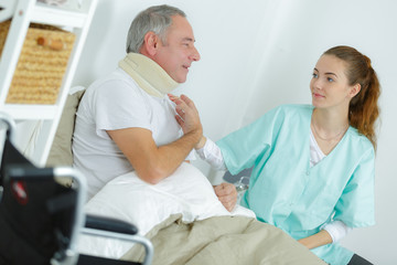 Obraz premium patient with a cervical collar in clinic