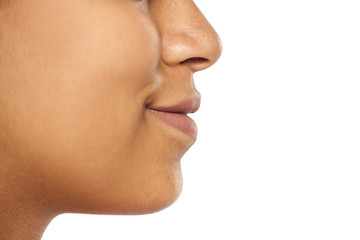 Obraz premium closeup of mout without makeup of dark skinned smiling female