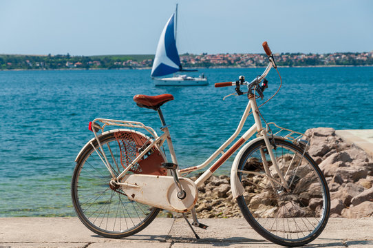 Fahrrad mit Boot