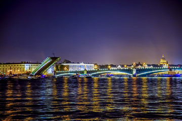 Fototapeta na wymiar Embankment of the Neva,divorcing bridges.