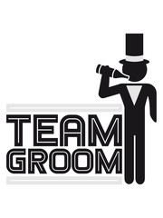 team groom mann herr sir reich anzug heiraten hochzeit bräutigam ehemann junggesellenabschied verlobt party feiern trinken bier alkohol betrunken saufen flasche