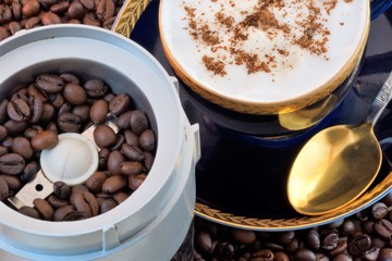grind natural coffee beans with an electric coffee grinder and cook the drink