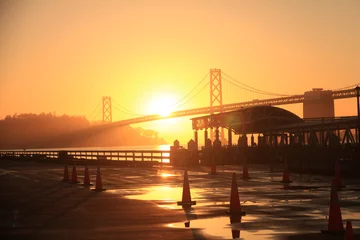 Papier Peint photo autocollant San Francisco Lever du soleil à Bay Bridge, San Francisco