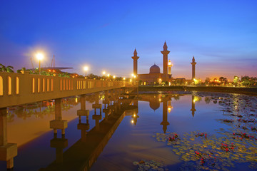 Fototapeta na wymiar View of beautiful Ampuan Jemaah Mosque during sunrise.