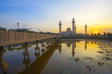 Fototapeta na wymiar View of beautiful Ampuan Jemaah Mosque during sunrise.