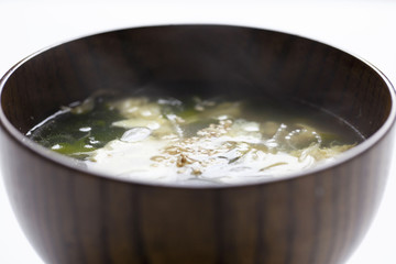 卵とワカメの春雨スープ
