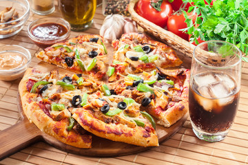 Spicy pizza with chicken gyros