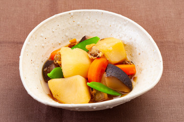 ジャガイモとニンジンのうま煮