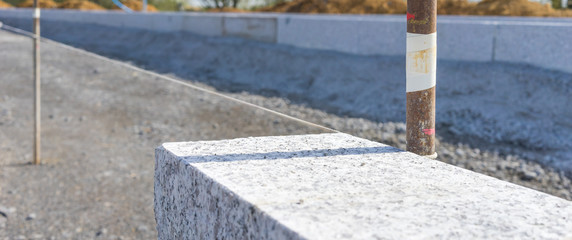 Bordsteine setzen im Strassenbau