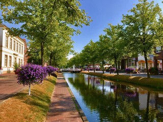 Obraz premium Ems-Kanal in Papenburg Altstadt (Niedersachsen)