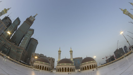 Obraz premium Skyline with Abraj Al Bait (Royal Clock Tower Makkah) (left) in Makkah, Saudi Arabia. The tower is the tallest clock tower in the world at 601m (1972 feet), built at a cost of USD1.5 billion.