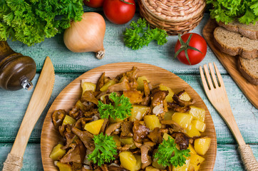 Fried mushrooms with potatoes