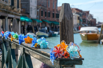Fototapeta premium Tradycyjne szkło z Murano w starym mieście na wyspie, Wenecja, Włochy