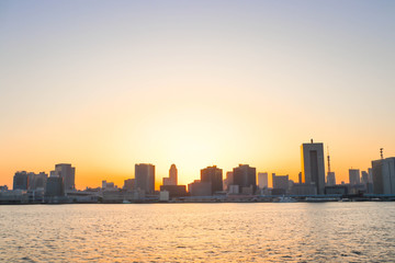 Fototapeta na wymiar See View of sunset sumida river viewpoint to see boats in tokyo
