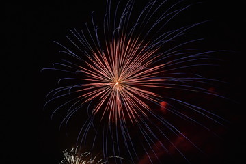 Fototapeta premium Feuerwerk am Wasser