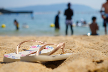 砂浜のビーチサンダル