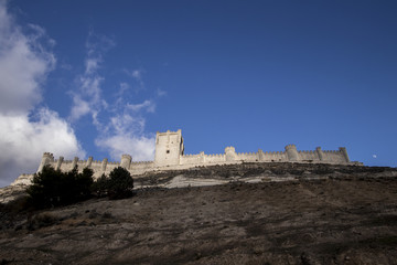 Obraz premium Castillo medieval en la Rivera del Duero