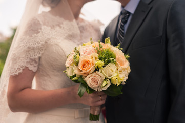 Obraz na płótnie Canvas White and green wedding bouquet 