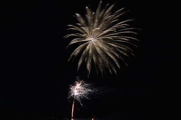 Feuerwerk am Wasser