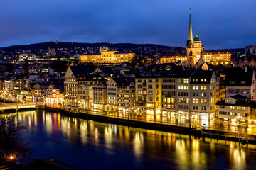 Fototapeta na wymiar Zurich river and city centre
