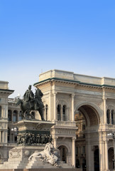 Obraz premium Milan boutique gallery. Cathedral Square. Italy. Monument to Victor Emmanuel II 