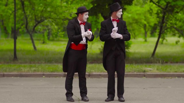 Two mimes do performance in the park
