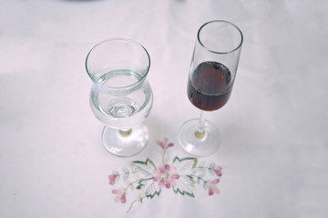 Белое и красное. Минералка и вино