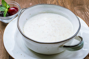 Oatmeal with berries
