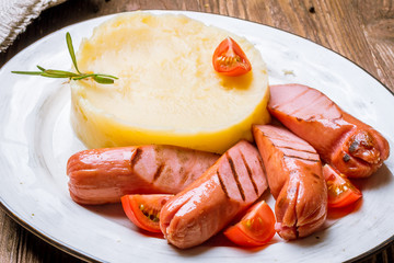 Fried sausages with mashed potatoes