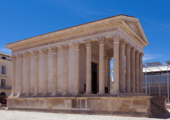 Obraz premium Maison Carrée , ancient Roman temple , Place de la Maison Carrée, Nîmes, Languedoc-Roussillon, Gard Department, France