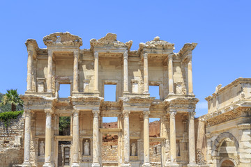 Obraz premium Celsus library in antique city Ephesus in Izmir, Turkey