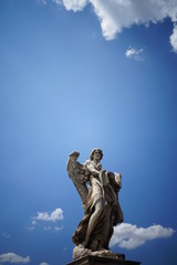 Skulptur auf der Engelsbrücke über den Tiber in Rom