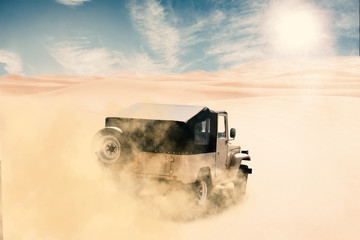 Geländewagen in der Wüste