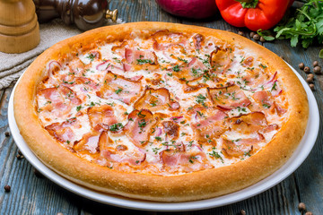 Carbonara pizza with bacon