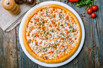 Pizza with chicken and mushrooms