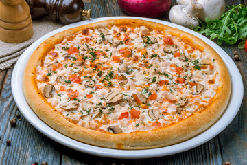 Pizza with chicken and mushrooms